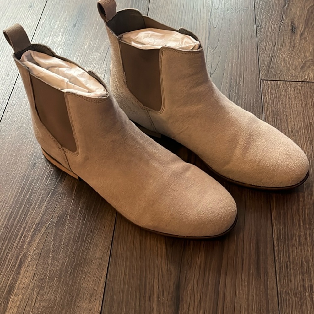 Urban Outfitters Cream Chelsea Boots